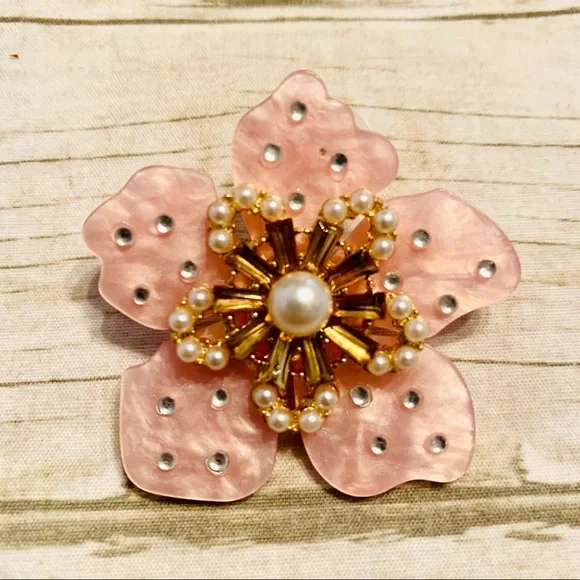 Mother Of Pearl Flower Earrings Light Pink/Gold - Picture 6 of 8